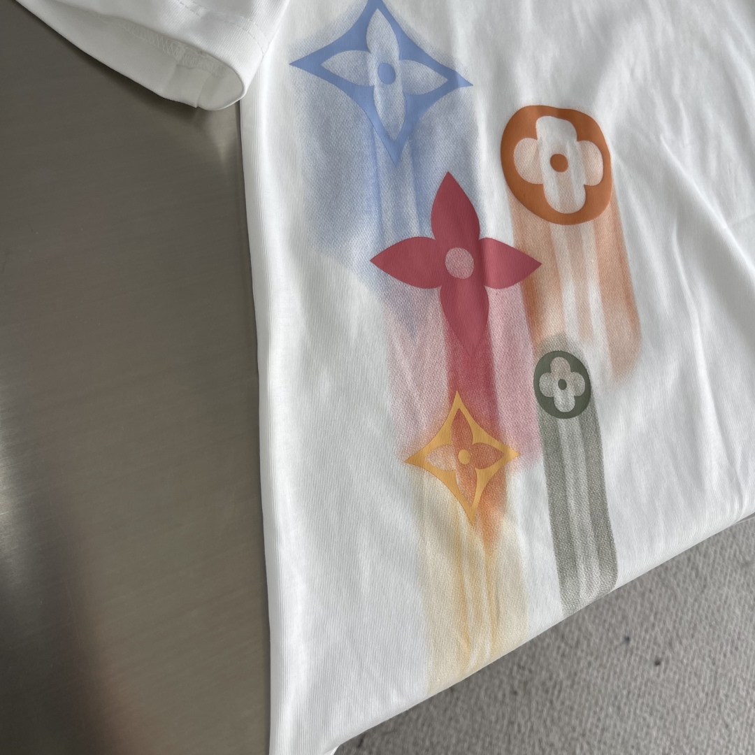 Louis Vuitton 2025 Spring/Summer White Graphic Print Crewneck T-Shirt 6 cmp i1744885722583 9054 0 3