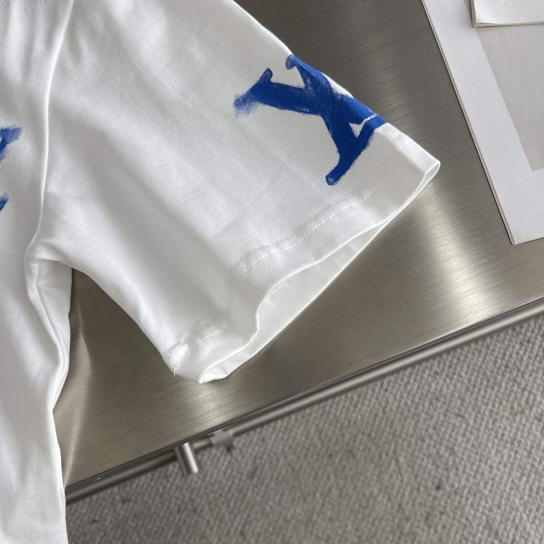 Louis Vuitton 2025 Spring/Summer White T-Shirt with Blue Logo Prints 4 cmp i1744885779292 4285 0 1
