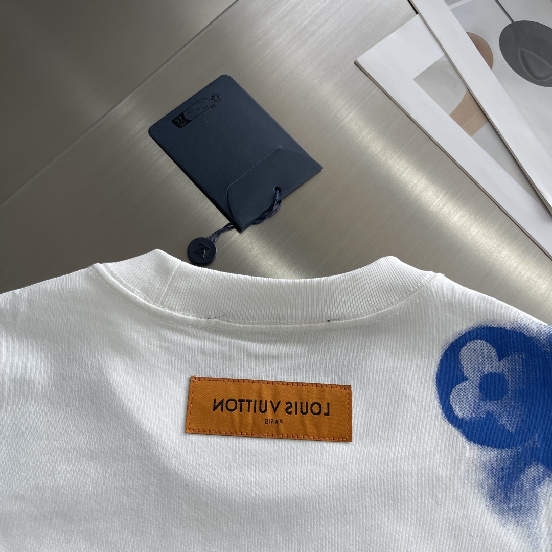 Louis Vuitton 2025 Spring/Summer White T-Shirt with Blue Logo Prints 7 cmp i1744885779297 5937 0 4