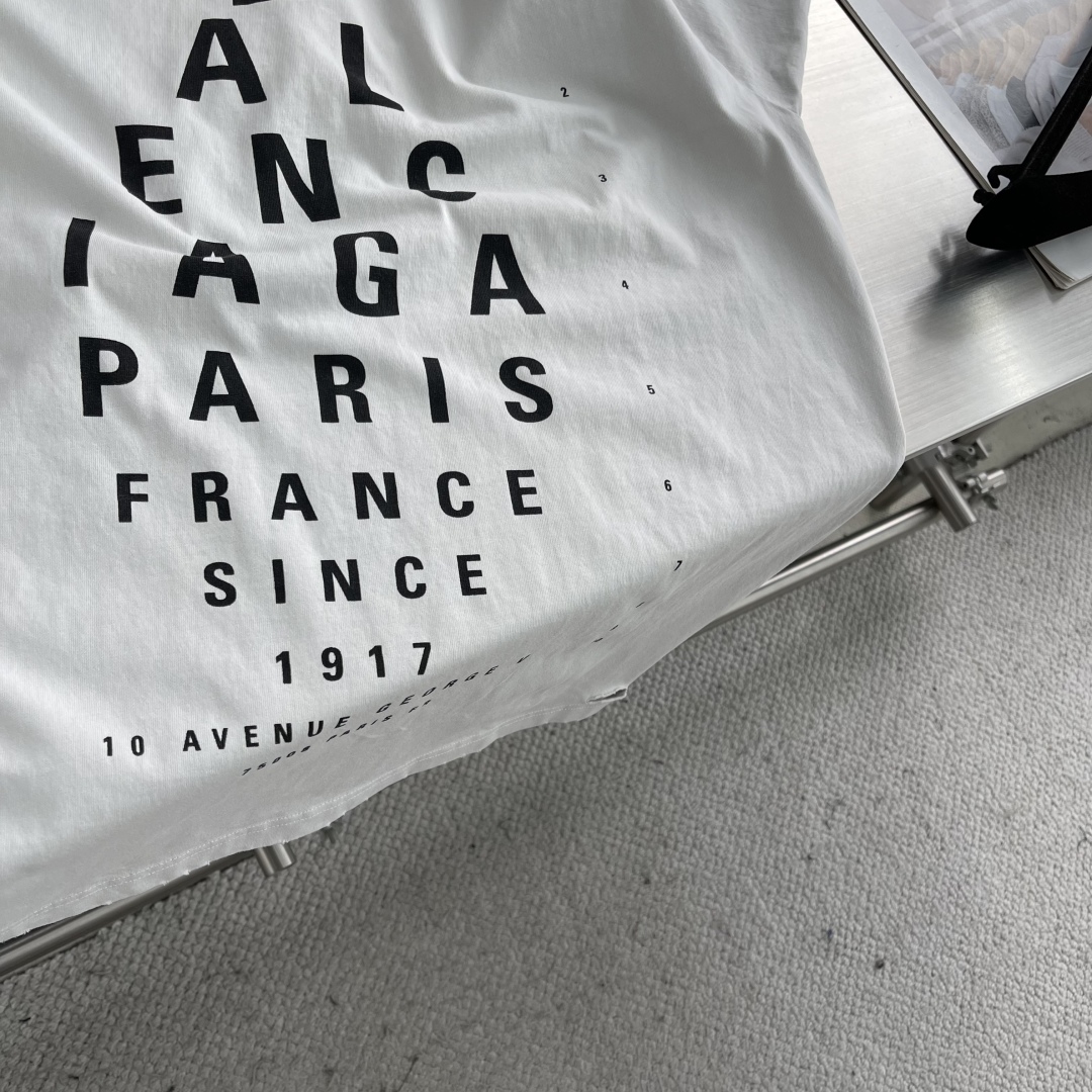 Balenciaga Men's White Vision Chart Oversized Distressed Cotton T-Shirt 7 cmp i1744886305250 5959 0 4
