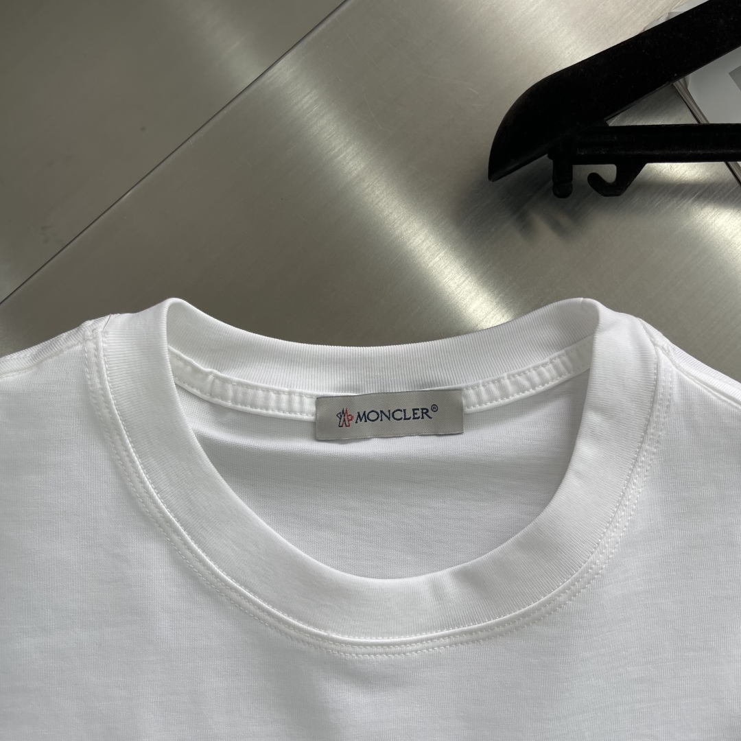 Moncler Embroidered Logo T-Shirt - Summer Essential, Comfortable & Stylish 3 cmp i1744886434617 1479 0 0