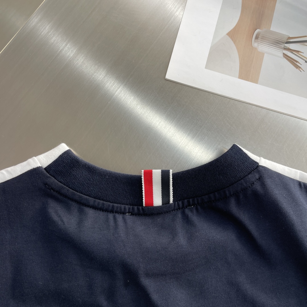 Thom Browne Cotton Jersey T-Shirt With Signature Four-Bar Stripe 7 cmp i1744887104399 789 0 4