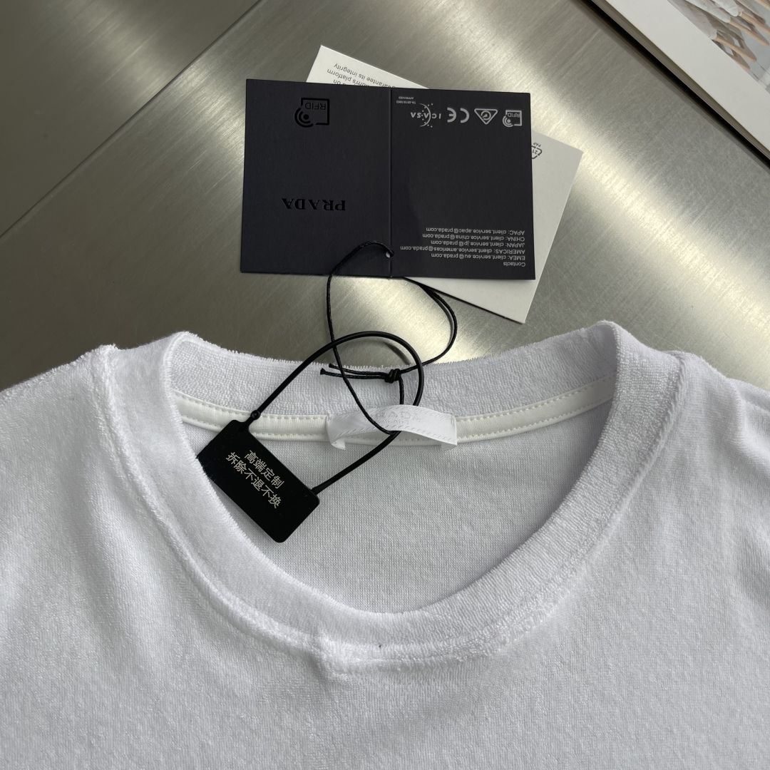 Prada White Cotton Jersey T-Shirt with Leather Logo Patch, Casual Style 3 cmp i1744969445187 5735 0 0