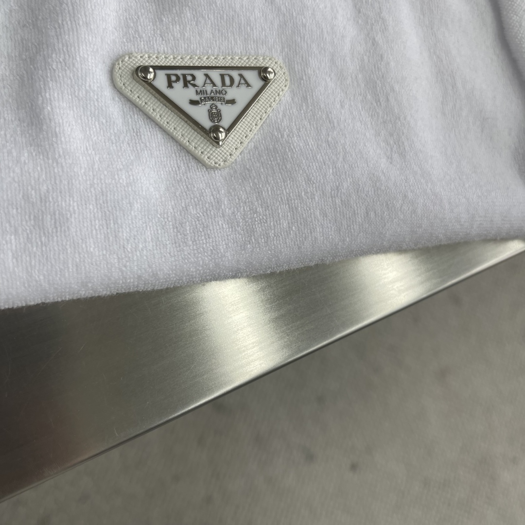 Prada White Cotton Jersey T-Shirt with Leather Logo Patch, Casual Style 5 cmp i1744969445211 2916 0 1