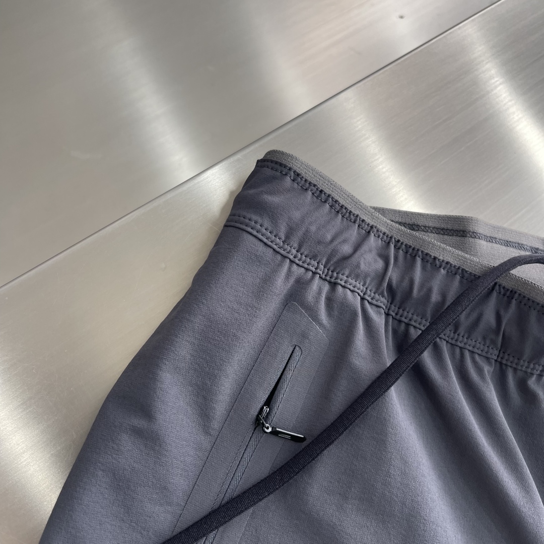 Arc'teryx Men's Grey Outdoor Quick-Dry Ripstop Hiking Pants With Reflective Logo 5 cmp i1744970023052 1881 0 2