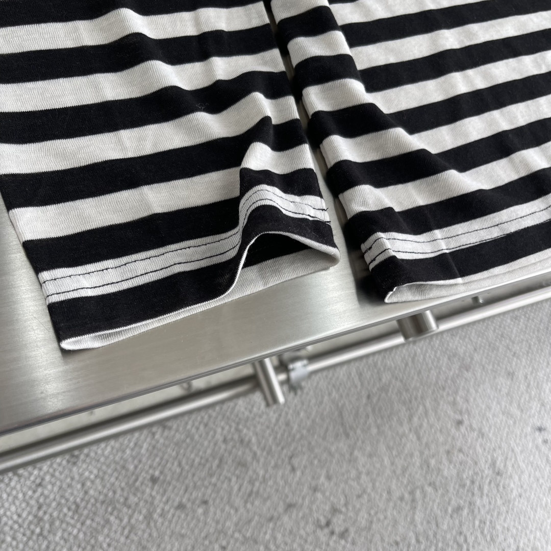 Loewe Striped Cotton T-Shirt, Spring/Summer 2025 Collection, Unisex Style 5 cmp i1745079609267 1926 0 2