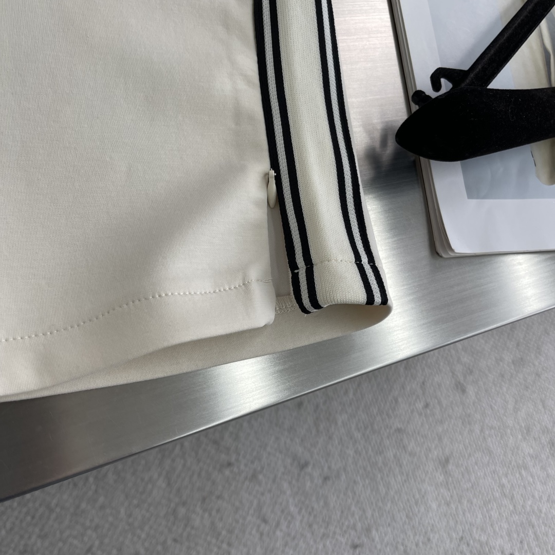 Loewe 2025ss Casual Pants Lightweight Comfortable Trousers with Logo 6 cmp i1745080463395 2815 0 3