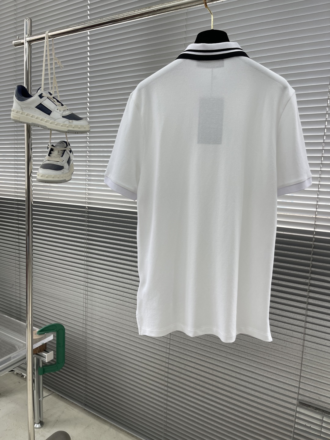 Gucci Men's White Cotton Piquet Polo Shirt with Black Stripe Collar 8 cmp i1745144007970 3739 0 7