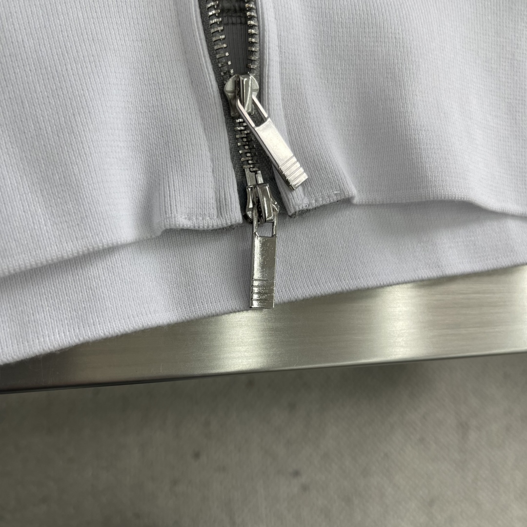 Thom Browne Grey Cotton Zip-Up Hoodie with Signature 4-Bar Stripe 7 cmp i1745148240103 3930 0 3