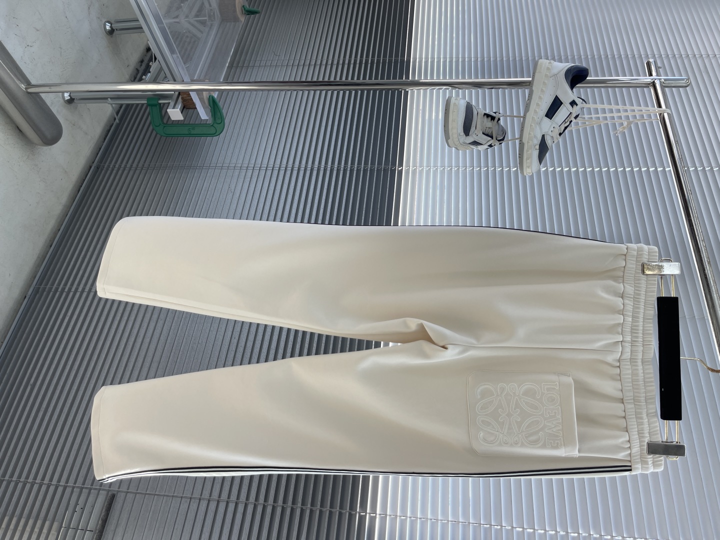 Loewe 2025ss Casual Pants Lightweight Comfortable Trousers with Logo 2 cmp i1745232671690 3265 0 7