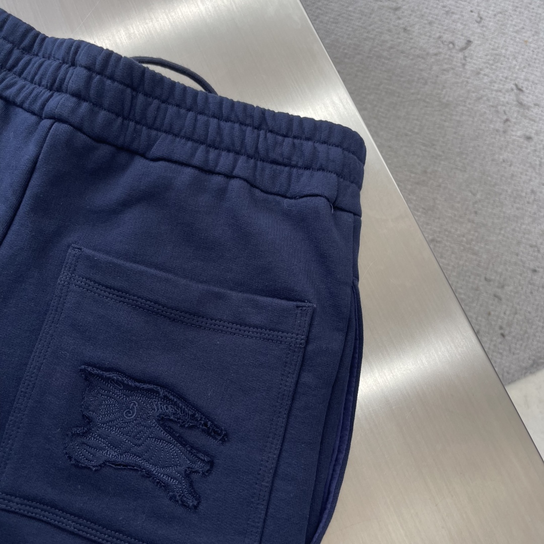 Burberry Cotton Fleeceback Shorts with Embroidered Equestrian Knight Design 9 cmp i1745238334034 2458 0 5