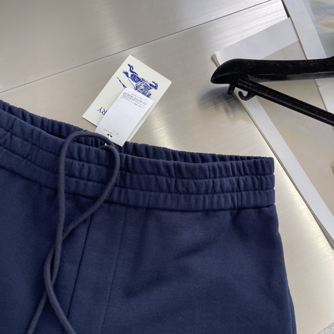 Burberry Cotton Fleeceback Shorts with Embroidered Equestrian Knight Design 6 cmp i1745238334047 3665 0 2