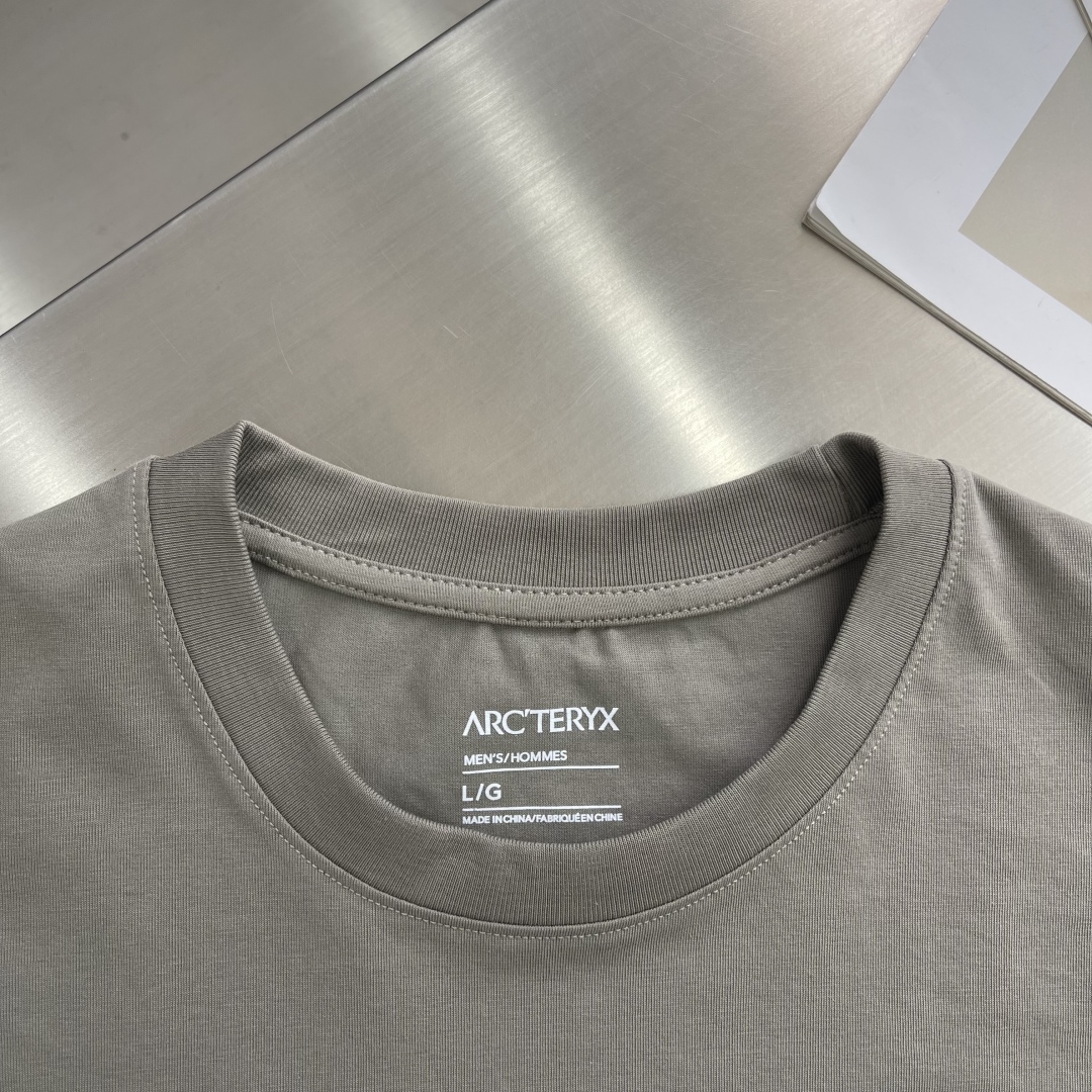 Arc'teryx LEAF Logo T-Shirt - Comfortable Cotton Blend Tee for Everyday Wear 3 cmp i1745238797756 7763 0 0
