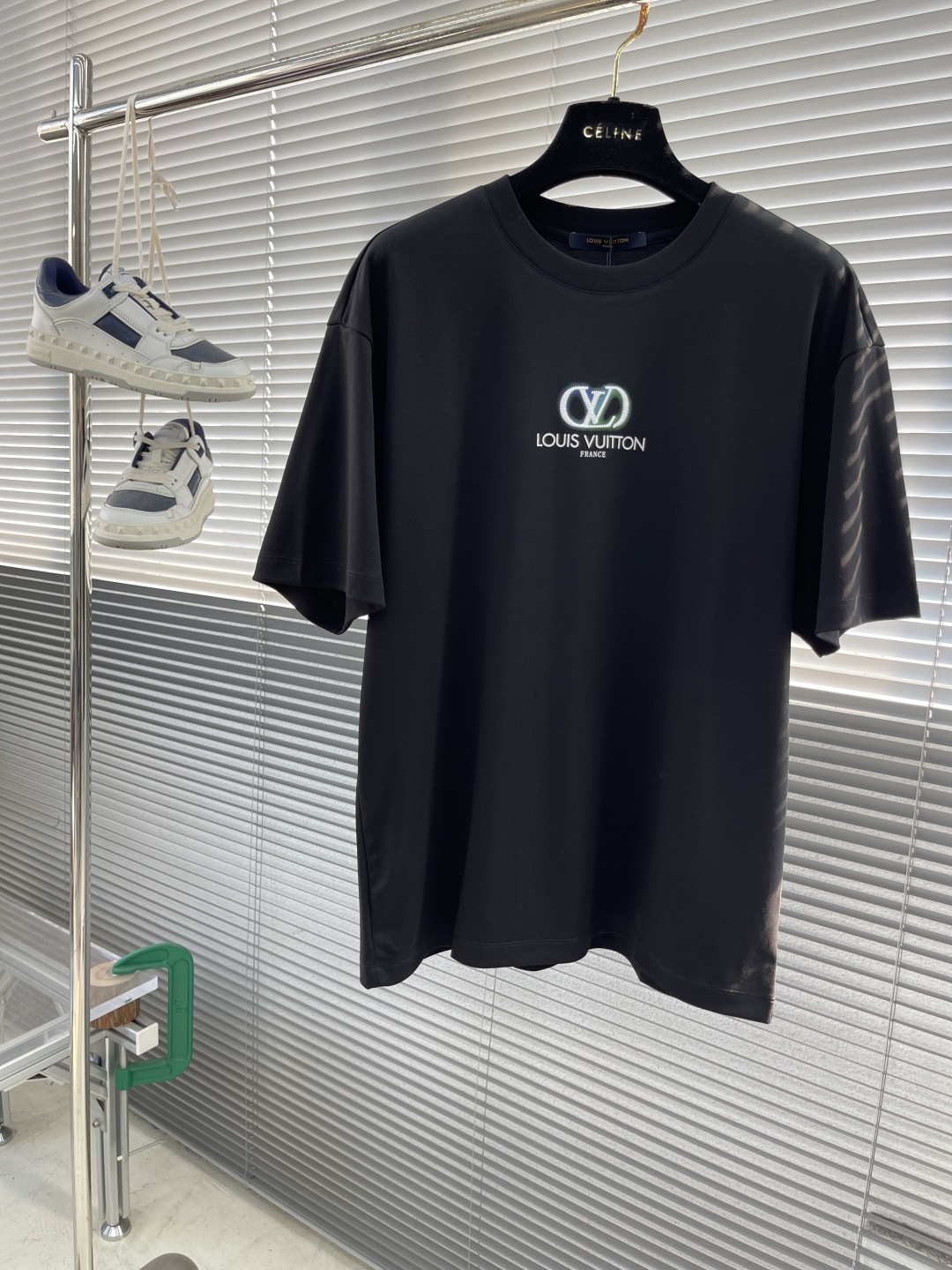 Louis Vuitton 2025SS Black T-Shirt with Logo Embroidery - Unisex 1 cmp i1745240445216 8083 0 5