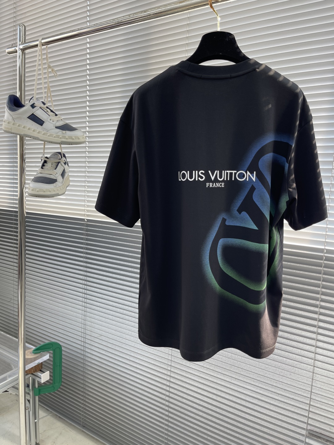 Louis Vuitton 2025SS Black T-Shirt with Logo Embroidery - Unisex 8 cmp i1745240445252 2900 0 7