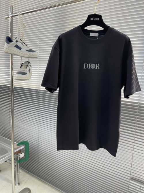 Dior 2025SS Casual Short-Sleeve T-Shirt, High-Quality Cotton, Unisex Style 1 Dior 2025SS Casual Short-Sleeve T-Shirt, High-Quality Cotton, Unisex Style