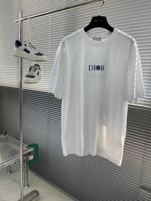 Dior 2025SS Fashionable and Casual Short-Sleeve T-Shirt for Men and Women 1 Dior 2025SS Fashionable and Casual Short-Sleeve T-Shirt for Men and Women