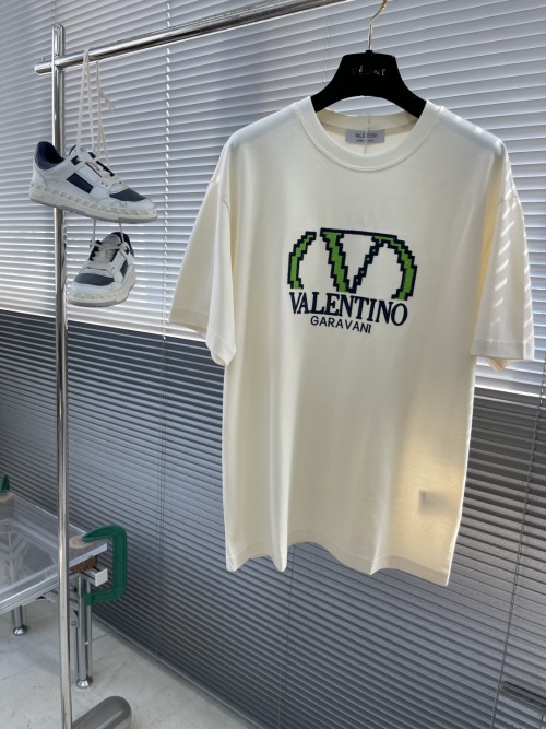 Valentino Garavani VLTN Embroidered Cotton T-Shirt - Spring/Summer 2025 1 Valentino Garavani VLTN Embroidered Cotton T-Shirt - Spring/Summer 2025
