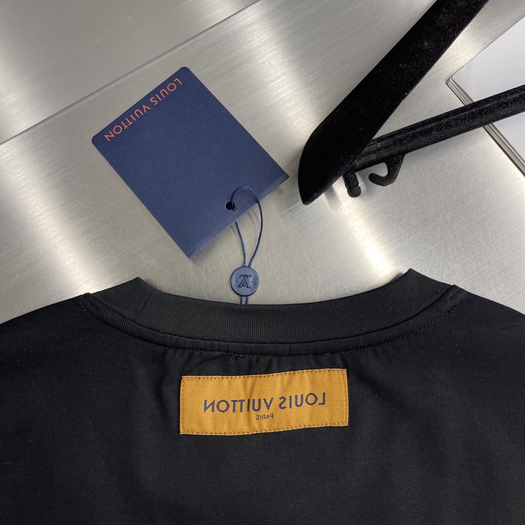 Louis Vuitton 2025SS Logo Tee - Premium Cotton, Comfortable & Stylish 7 cmp i1745328405211 1972 0 4