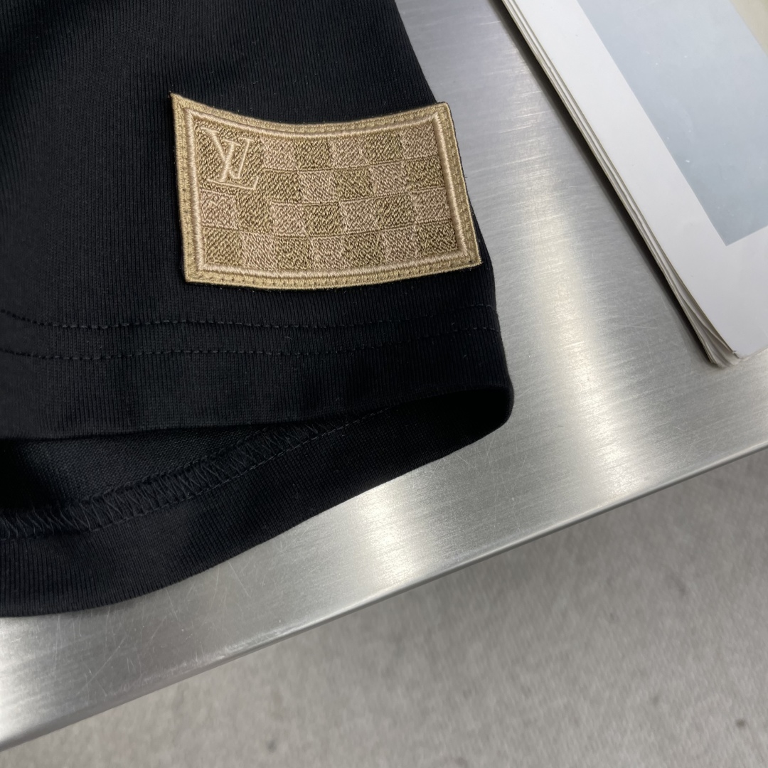 Louis Vuitton 2025SS Logo Tee - Premium Cotton, Comfortable & Stylish 6 cmp i1745328405211 9600 0 3