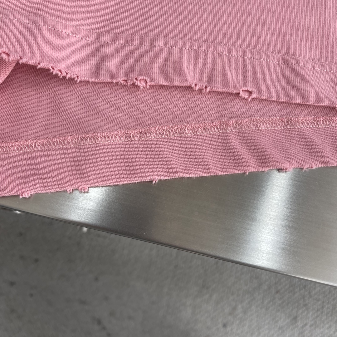 Dior 2025 Spring/Summer Pink Distressed Logo T-Shirt - Unisex Fashion 7 cmp i1745328653936 2302 0 3
