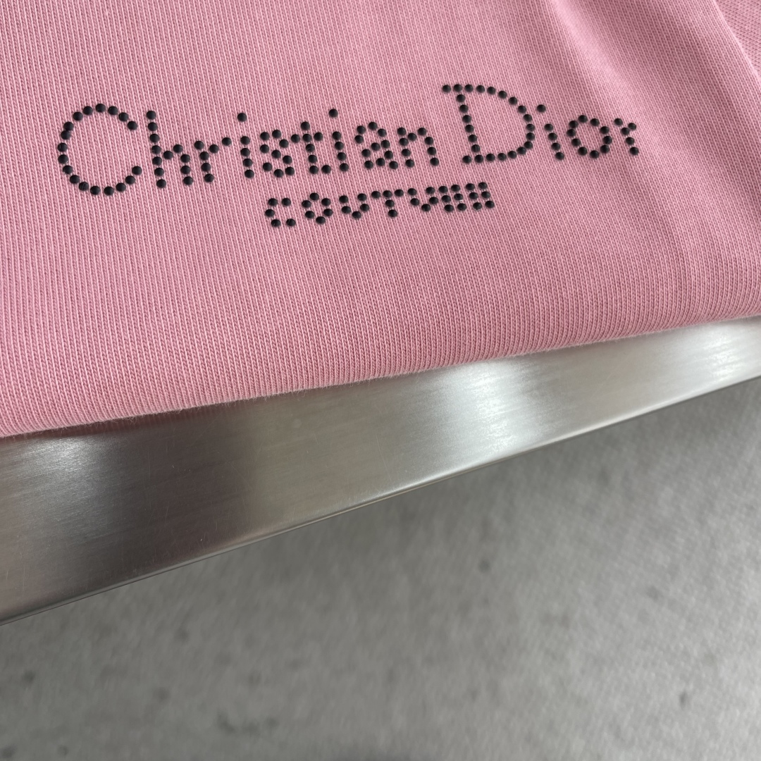 Dior 2025 Spring/Summer Pink Distressed Logo T-Shirt - Unisex Fashion 5 cmp i1745328653939 891 0 1