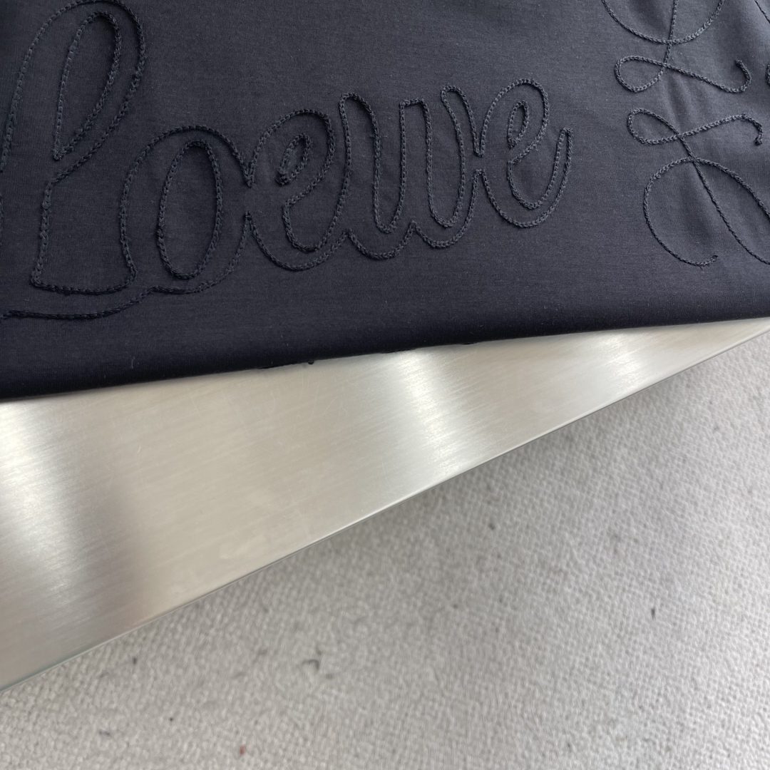 Loewe 2025SS Embroidered T-Shirt, Premium Cotton, Classic Fit, Versatile Style 4 cmp i1745329609879 7032 0 1