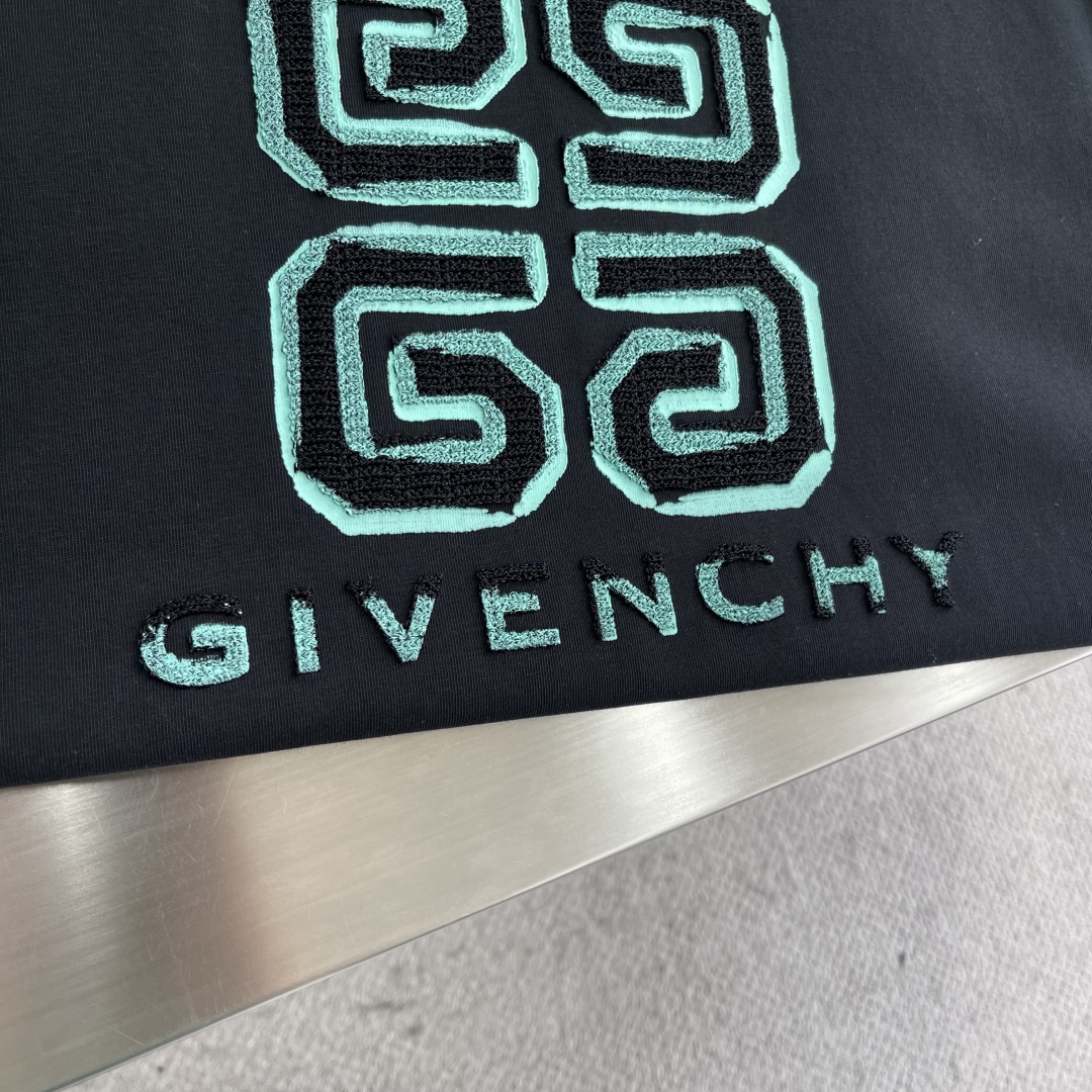 Givenchy Men's Black Cotton T-Shirt with Embroidered Logo - Spring/Summer 2024 4 cmp i1745329696920 2003 0 1