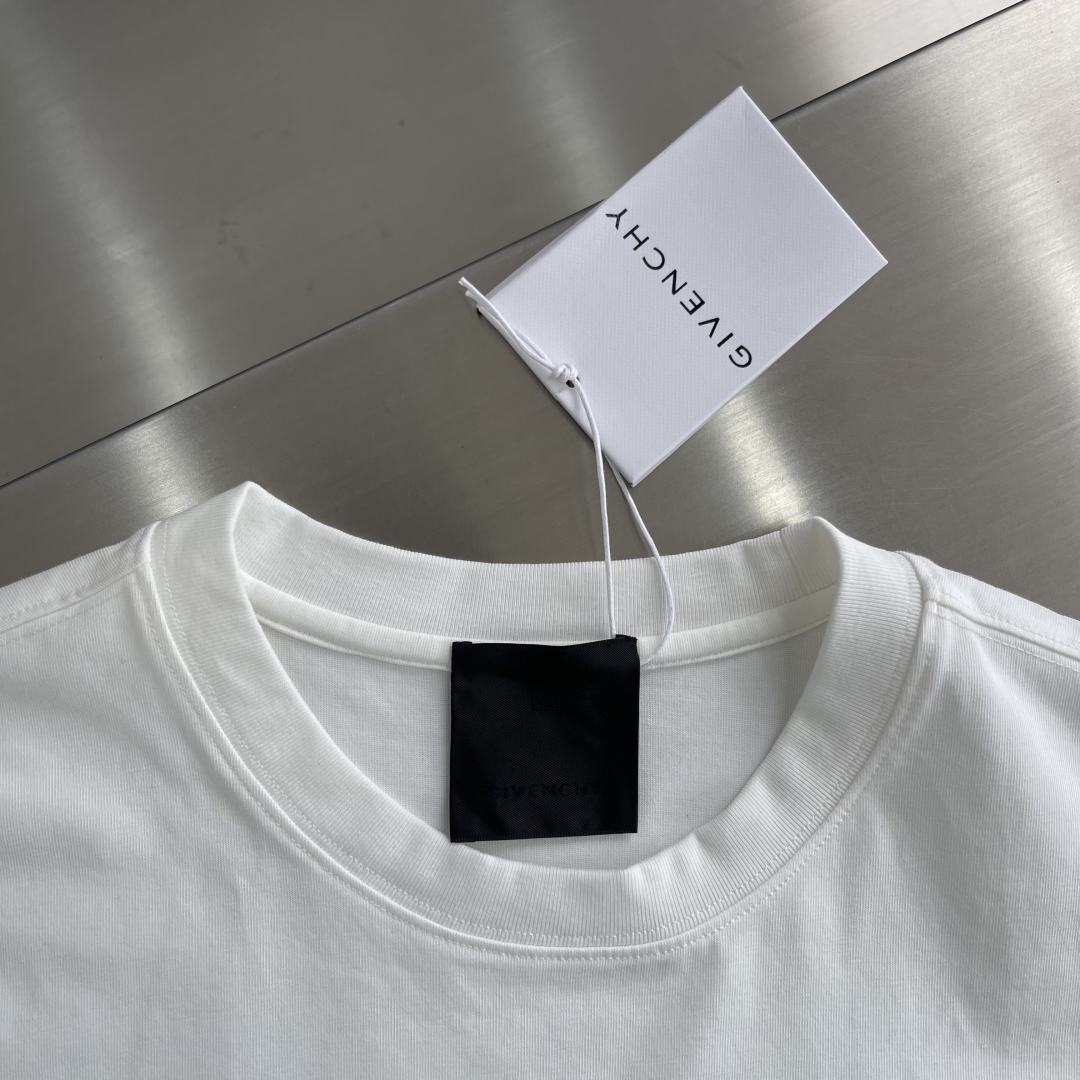 Givenchy 2024SS Limited Edition Embroidered T-Shirt, Soft and Comfortable 3 cmp i1745329711744 8052 0 0