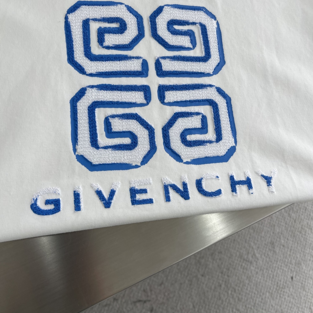 Givenchy 2024SS Limited Edition Embroidered T-Shirt, Soft and Comfortable 4 cmp i1745329711748 6440 0 1