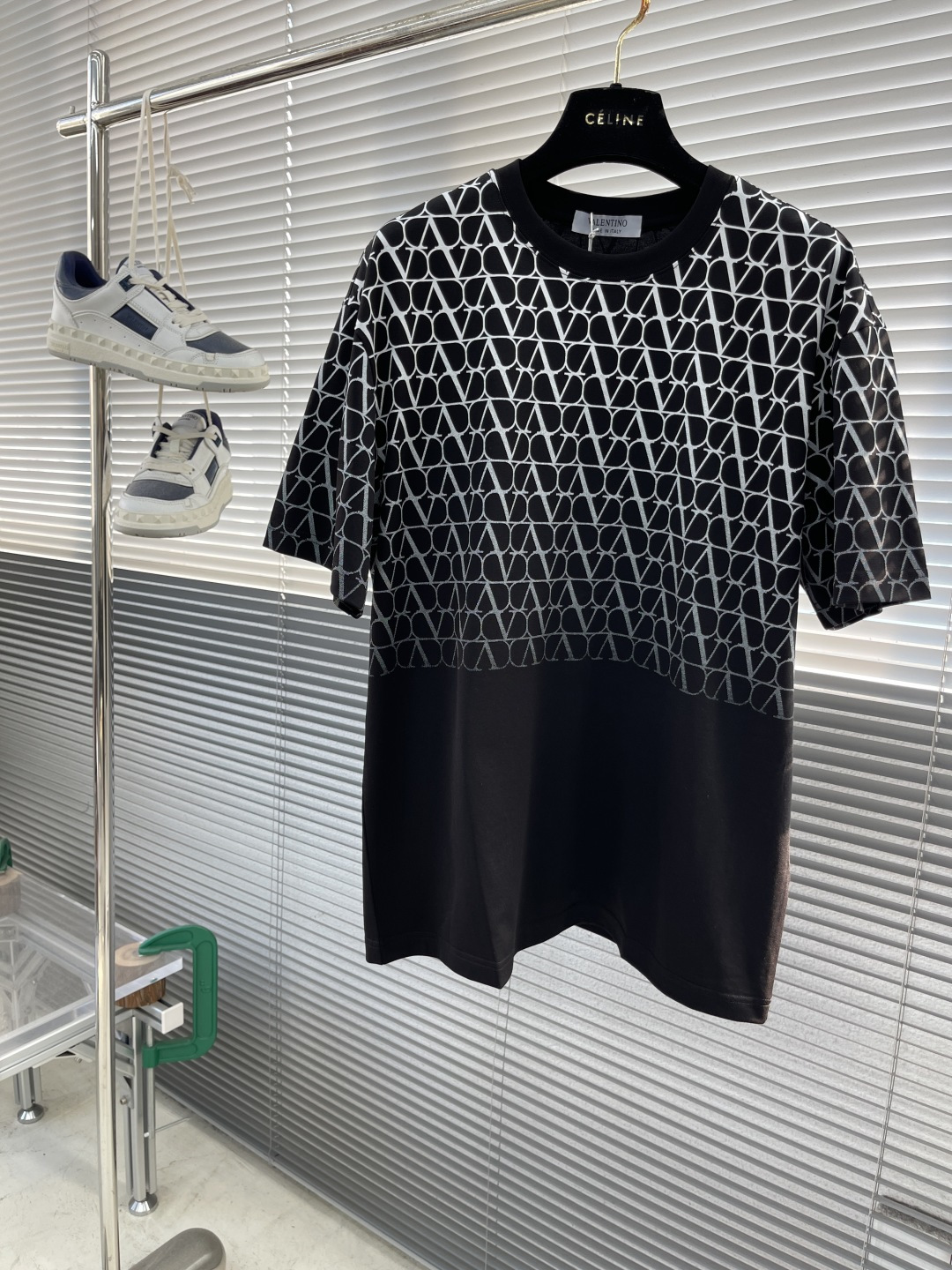 VALENTINO 2025SS Logo Print Short Sleeve T-Shirt, Premium Fabric, Stylish Look