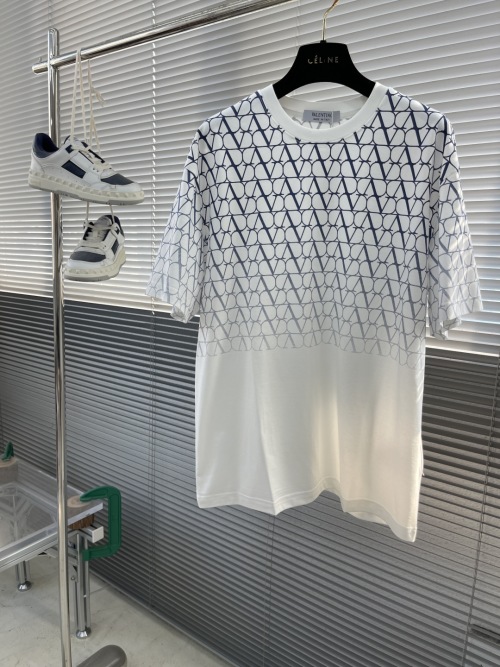 Valentino VLTN Logo Print Short Sleeve T-Shirt - Comfortable & Stylish 1 Valentino VLTN Logo Print Short Sleeve T-Shirt - Comfortable & Stylish