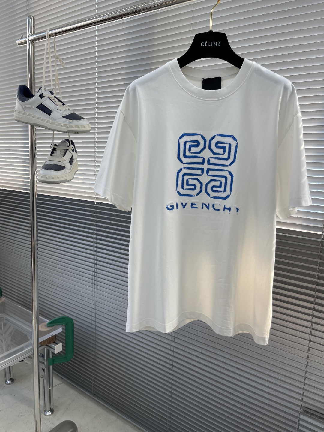 Givenchy 2024SS Limited Edition Embroidered T-Shirt, Soft and Comfortable 1 cmp i1745330394039 3734 0 5