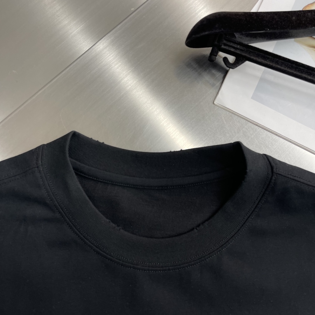 Valentino Men's Black Cotton Graphic T-Shirt Short Sleeve Crew Neck 3 cmp i1745410399835 2900 0 0
