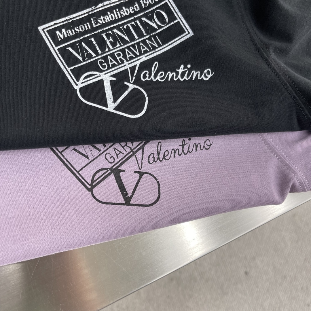 Valentino Garavani VLTN Logo Print Short Sleeve T-Shirt - Lilac 4 cmp i1745410399852 1810 0 4