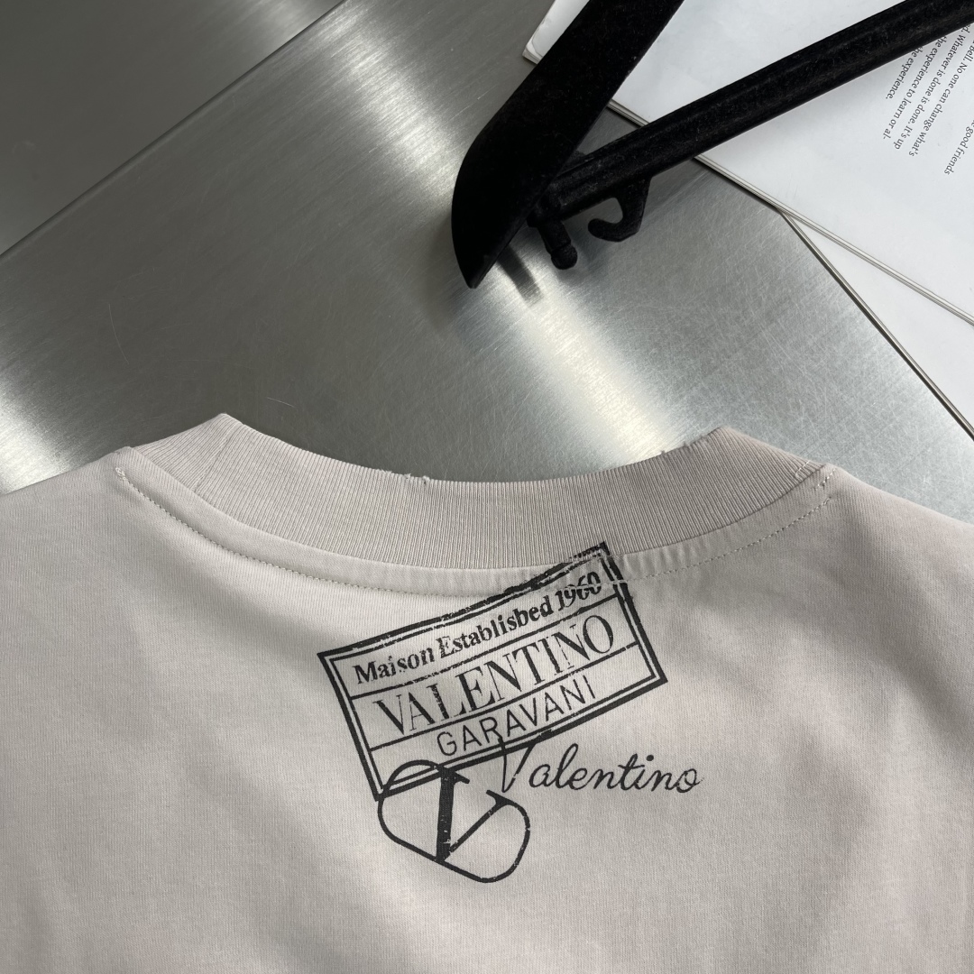 Valentino Garavani VLTN Logo Print Cotton T-Shirt Short Sleeve Crew Neck 7 cmp i1745410443918 8708 0 3