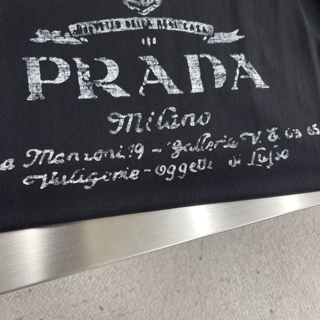 Prada 2025 Early Spring Series Round Neck T-Shirt in Black 8 cmp i1745410504342 6513 0 4