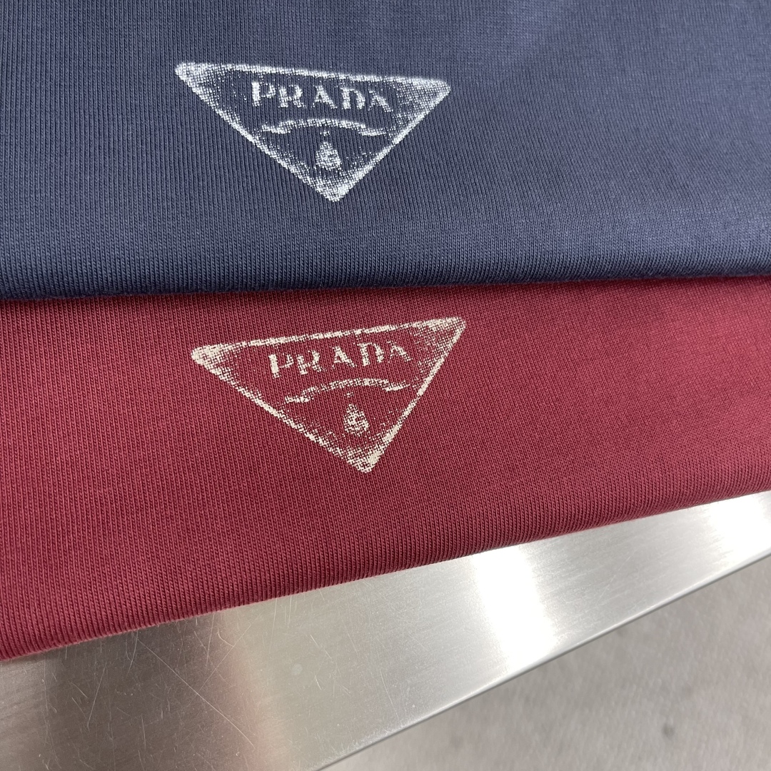 Prada Early Spring 2025 Vintage Hand-Painted Cotton Tee with Distressed Edges 4 cmp i1745410522324 6220 0 5