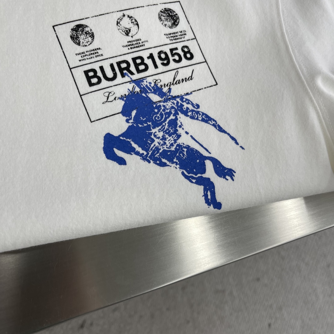 Burberry 2025 Spring/Summer White Cotton Graphic T-Shirt, Relaxed Fit 4 cmp i1745410990710 7273 0 1