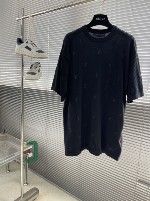 Louis Vuitton 25SS Short-Sleeve Crewneck T-Shirt with 1V Blason Embroidery 1 Louis Vuitton 25SS Short-Sleeve Crewneck T-Shirt with 1V Blason Embroidery