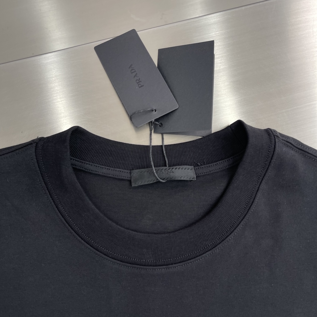 CÉLINE Men's Black Cotton T-Shirt with Pocket Detail | Fashionable and Stylish 3 cmp i1746441496799 3956 0 0