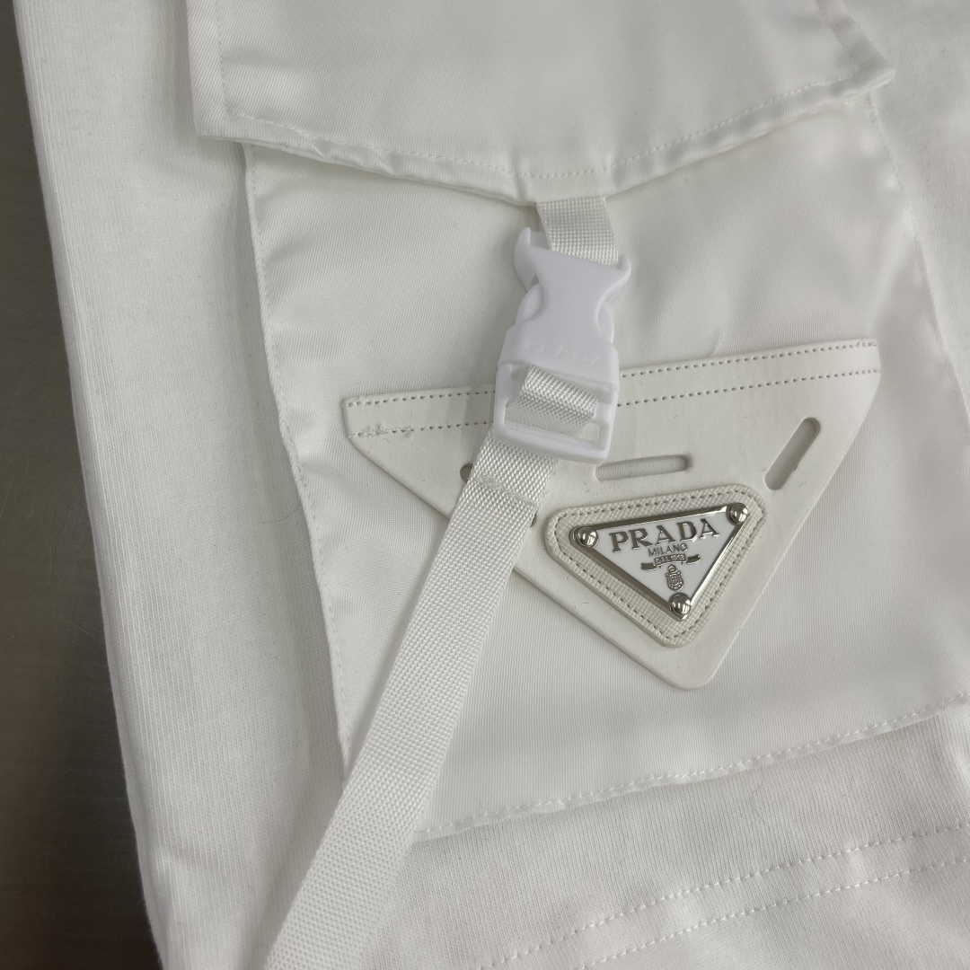 Prada White Cotton T-Shirt with Triangle Logo Pocket - Stylish and Comfortable 6 cmp i1746441516864 1498 0 2