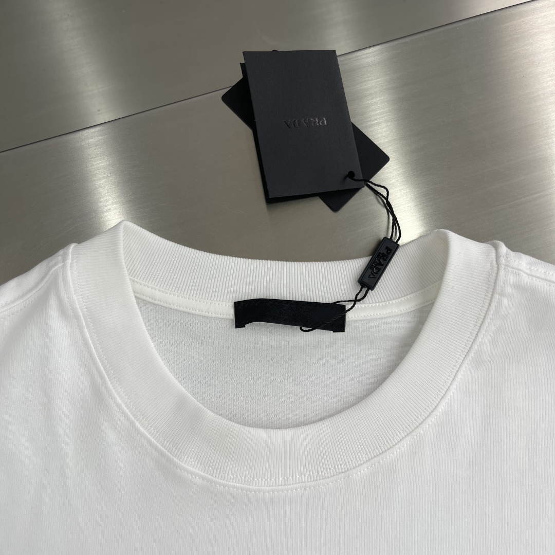 Prada White Cotton T-Shirt with Triangle Logo Pocket - Stylish and Comfortable 3 cmp i1746441516882 8209 0 1