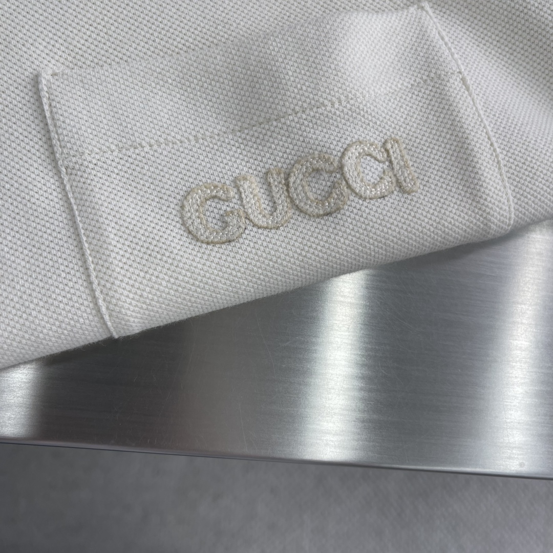 Gucci Men's White Cotton Piquet Polo Shirt With Embroidered Pocket Logo 4 cmp i1746441843859 9152 0 1
