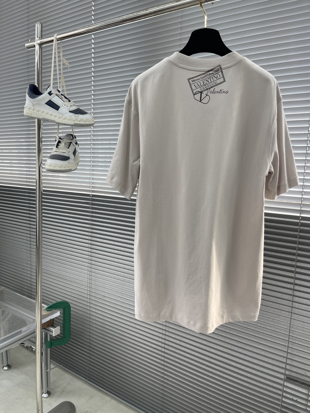 Valentino Garavani VLTN Logo Print Cotton T-Shirt Short Sleeve Crew Neck 8 cmp i1746444712003 5521 0 7