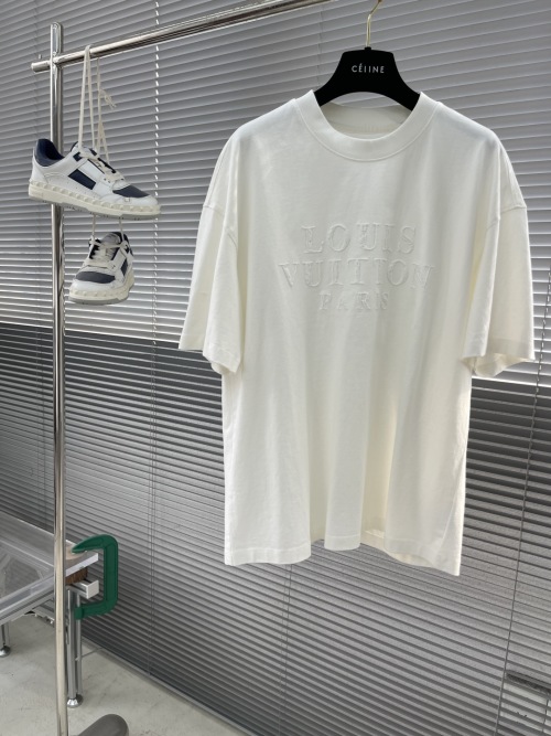 Louis Vuitton White Cotton T-Shirt with Embroidered Logo - Relaxed Fit 8 Louis Vuitton White Cotton T-Shirt with Embroidered Logo - Relaxed Fit
