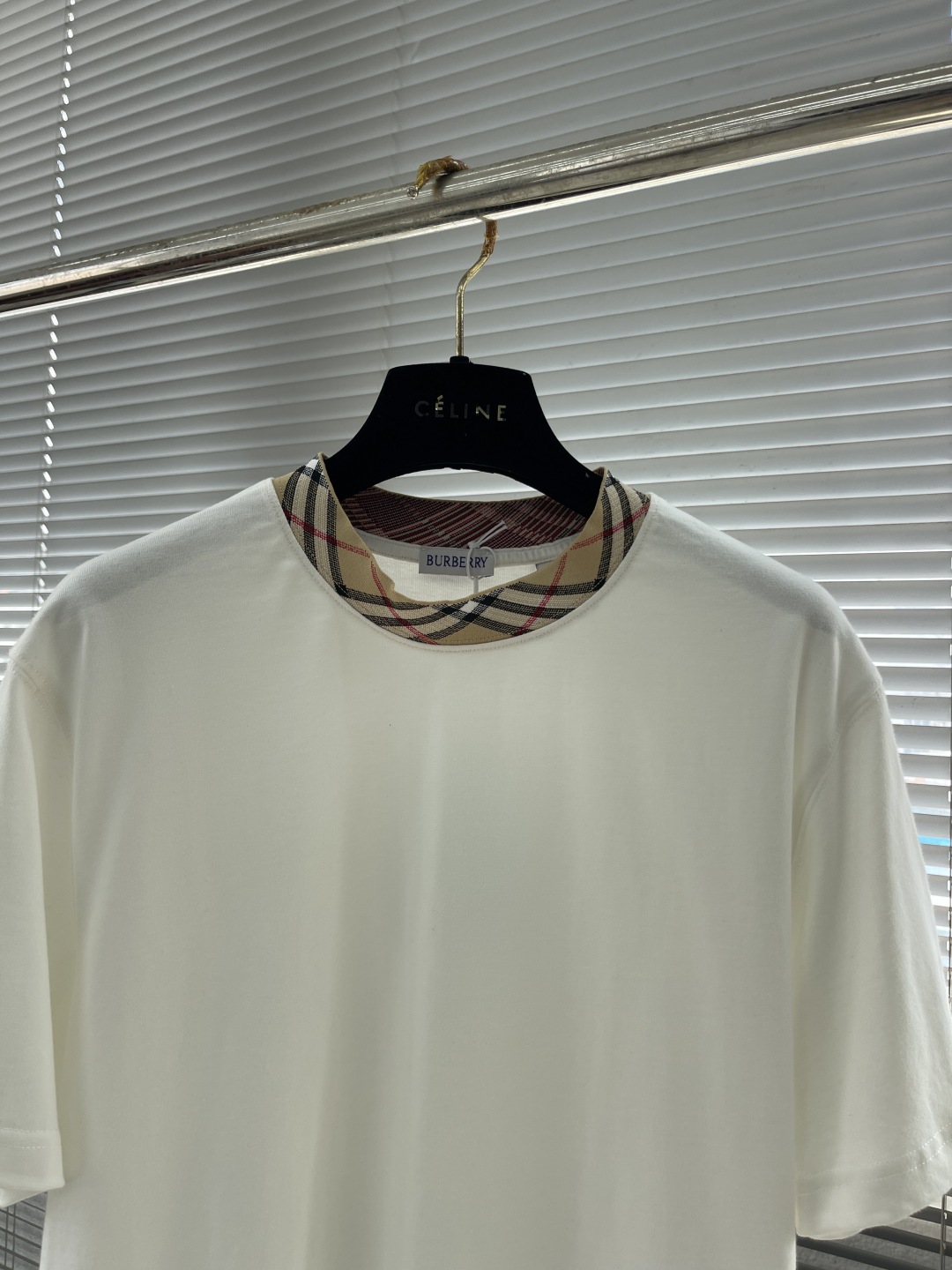 Burberry Men's White Cotton T-Shirt with Checkered Neckline – Modern Fit 2 cmp i1746445710053 3641 0 6