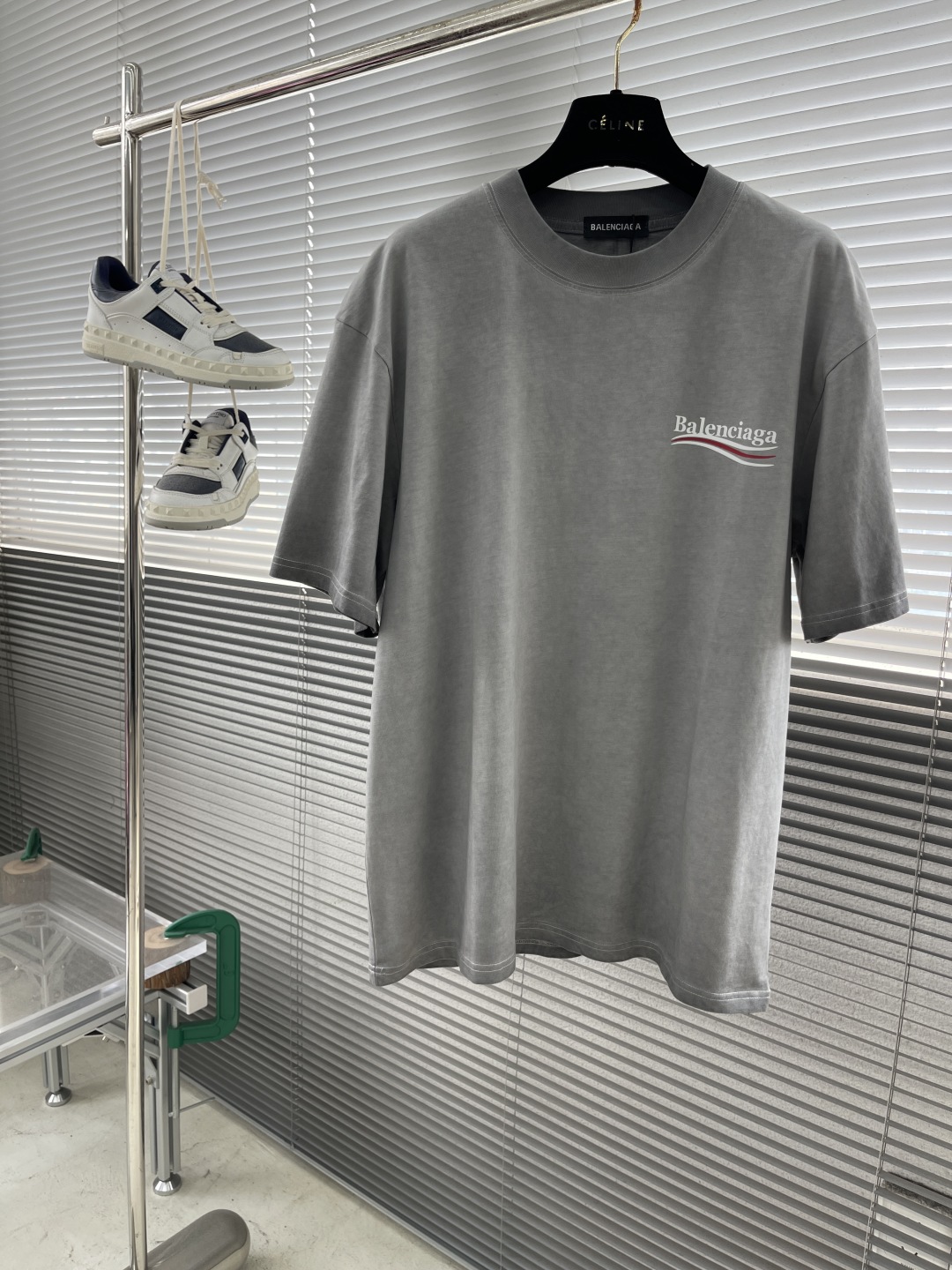 Balenciaga Distressed Logo T-Shirt - Premium Cotton, Unisex Fashion 1 cmp i1746523982869 538 0 5