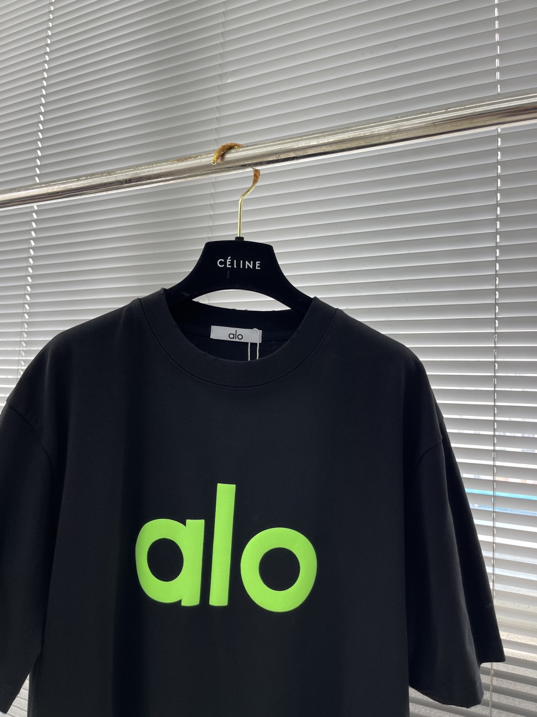 ALO Men's 100% Cotton Graphic Print Crewneck T-Shirt - Relaxed Fit 2 cmp i1746524067360 7310 0 6