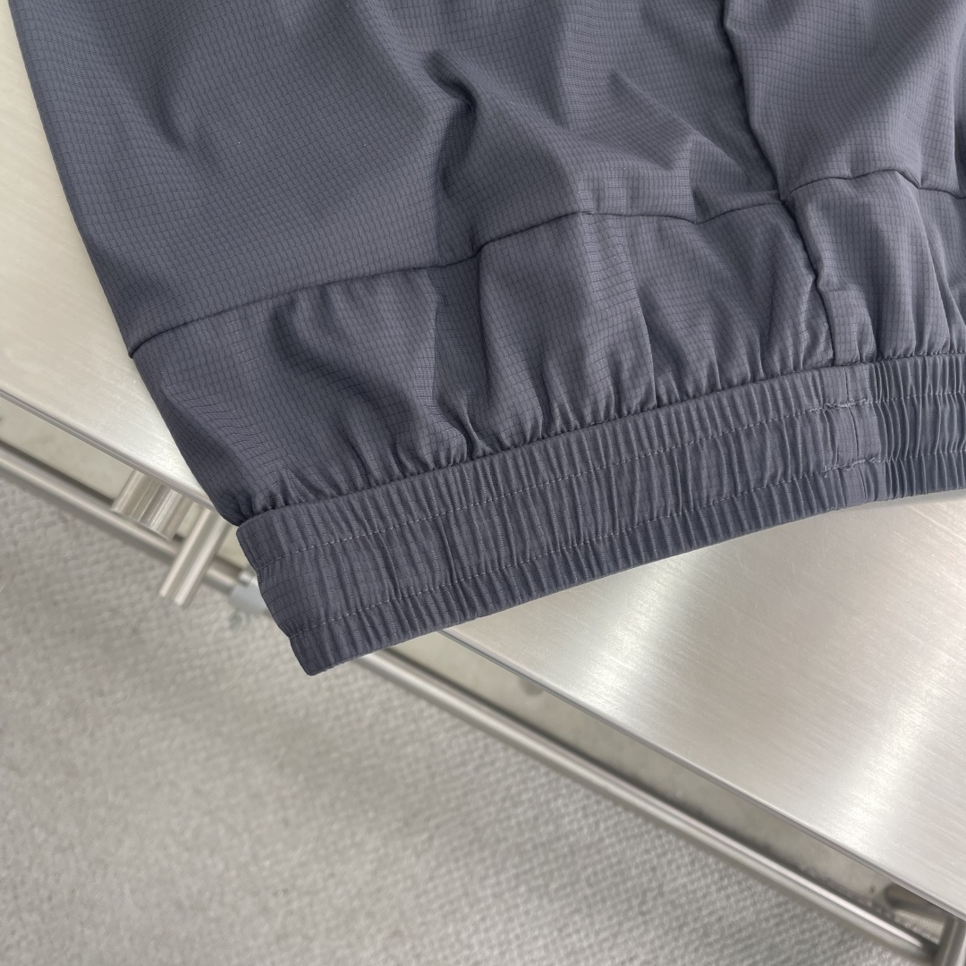 -迪桑特 25ss冰丝速干长裤子采用冰丝无痕面料制成，动感冰丝防晒抗菌专柜同步！外贸公司订单渠道！一款简